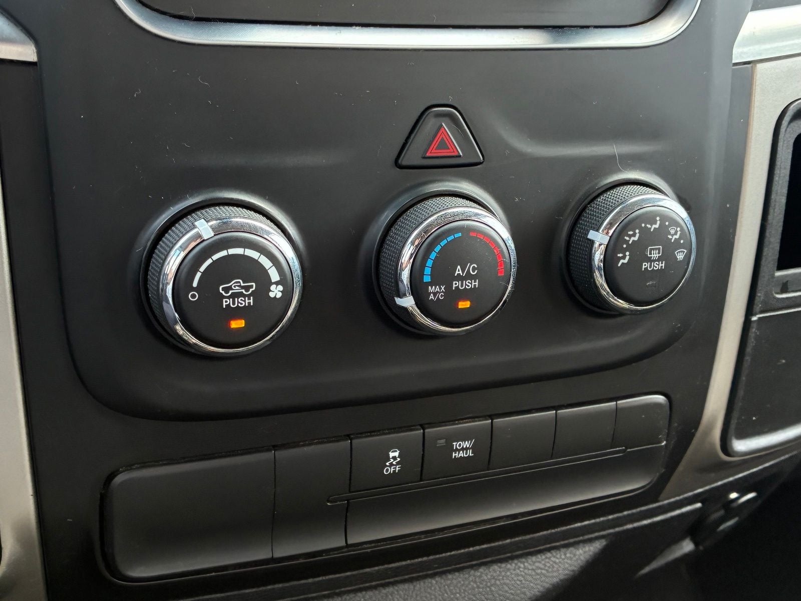 2016 RAM 1500 SLT