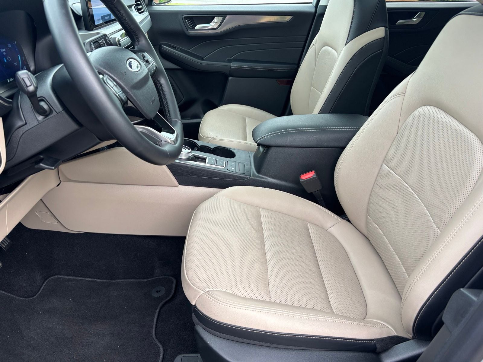 2022 Ford Escape Hybrid Titanium