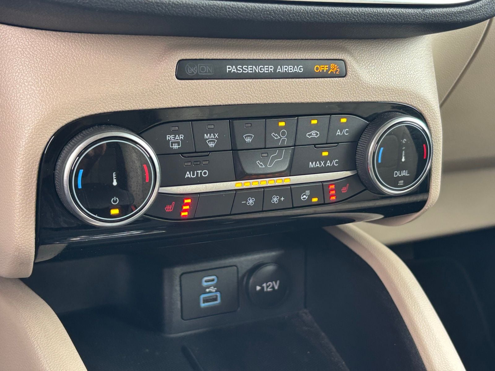 2022 Ford Escape Hybrid Titanium