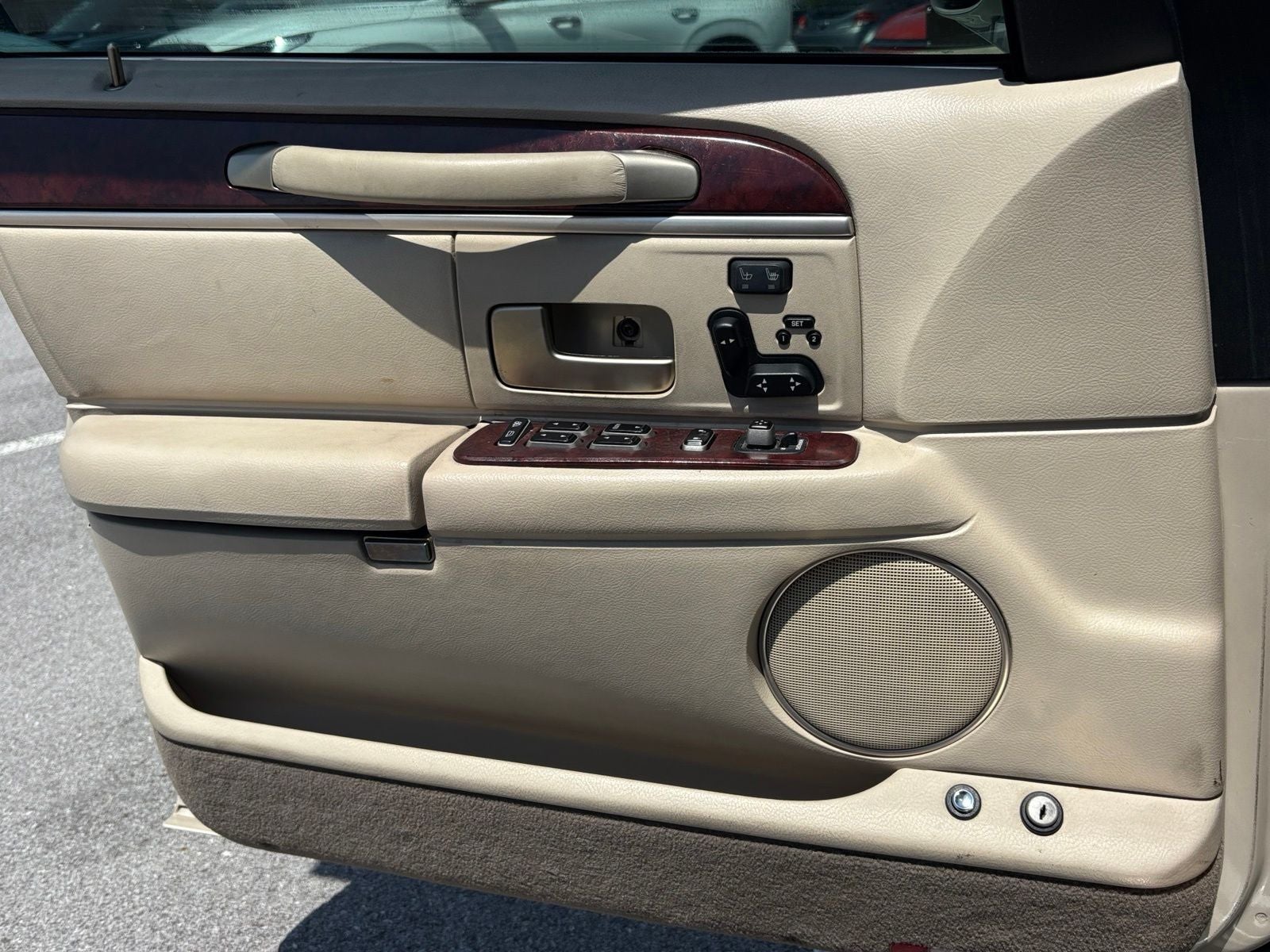 2003 Lincoln Town Car Cartier