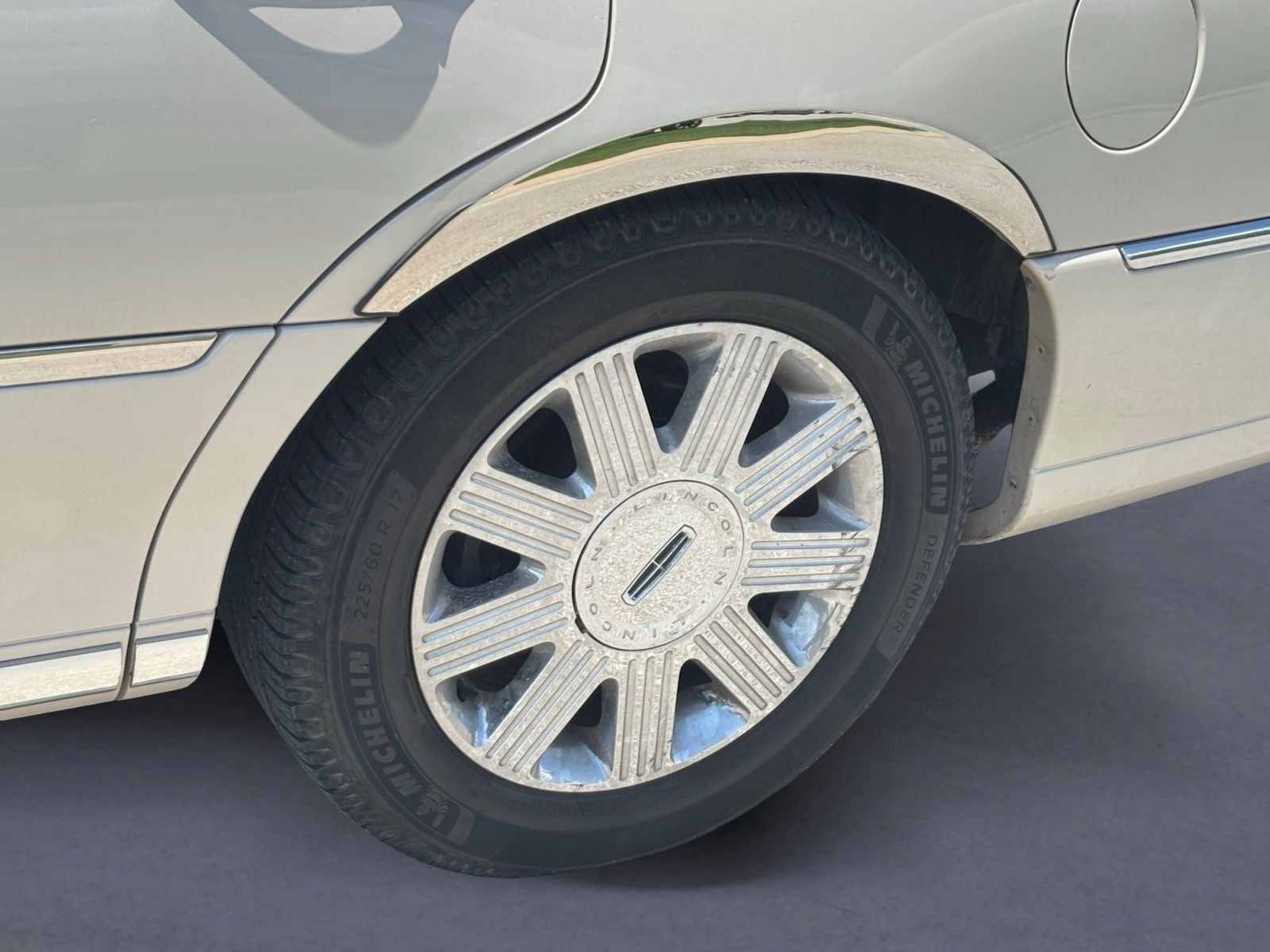 2003 Lincoln Town Car Cartier