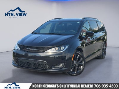 2020 Chrysler Pacifica Touring L