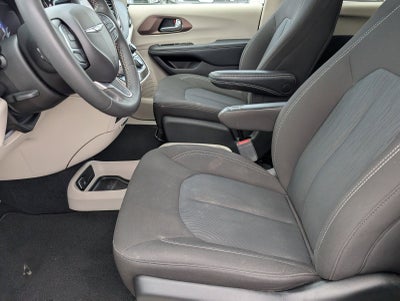 2024 Chrysler Voyager LX