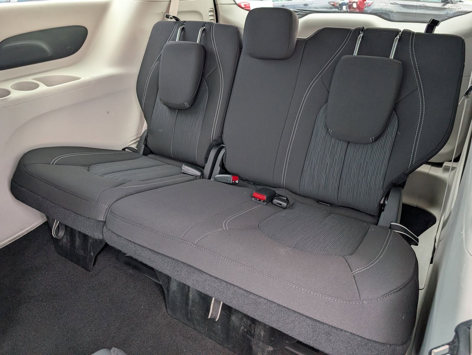 2024 Chrysler Voyager LX
