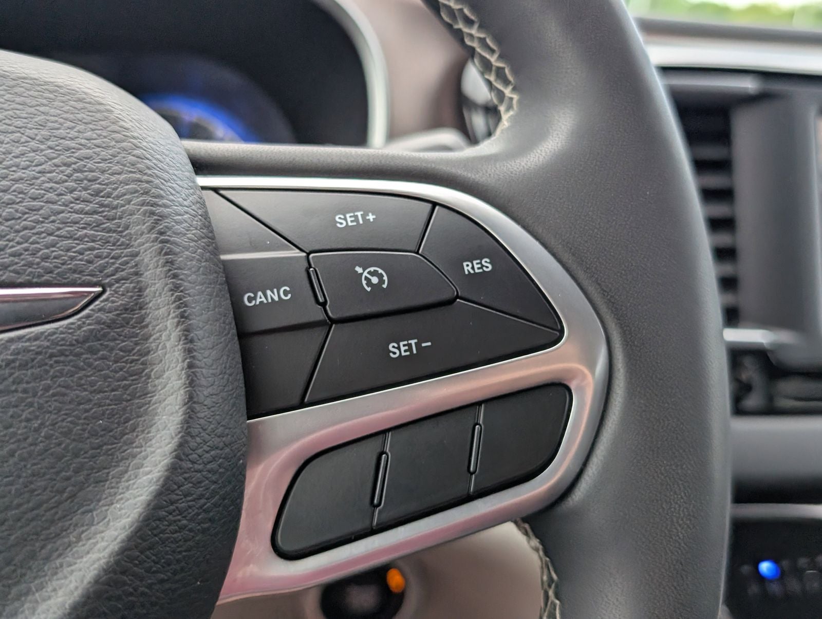 2024 Chrysler Voyager LX