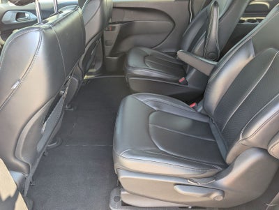 2024 Chrysler Pacifica Hybrid Select S Appearance