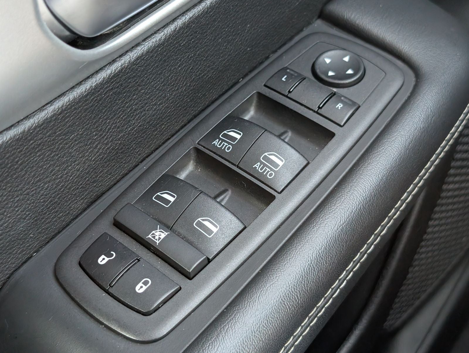 2024 Chrysler Pacifica Hybrid Select S Appearance