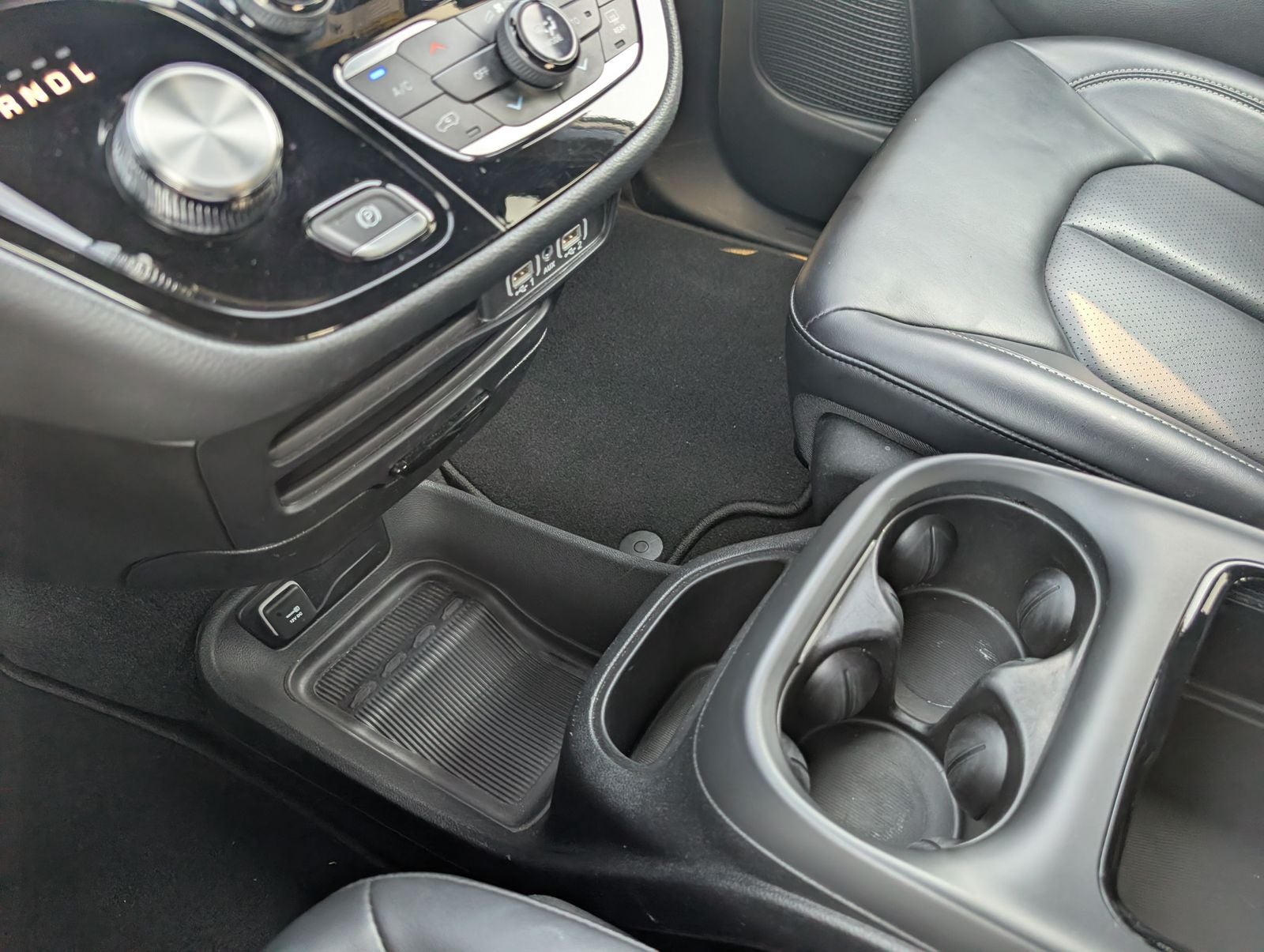 2024 Chrysler Pacifica Hybrid Select S Appearance