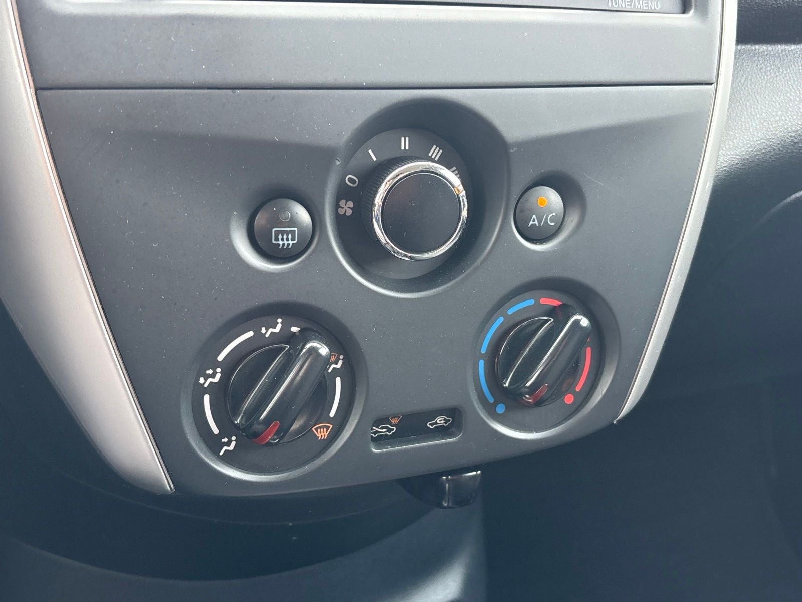2015 Nissan Versa 1.6 SV