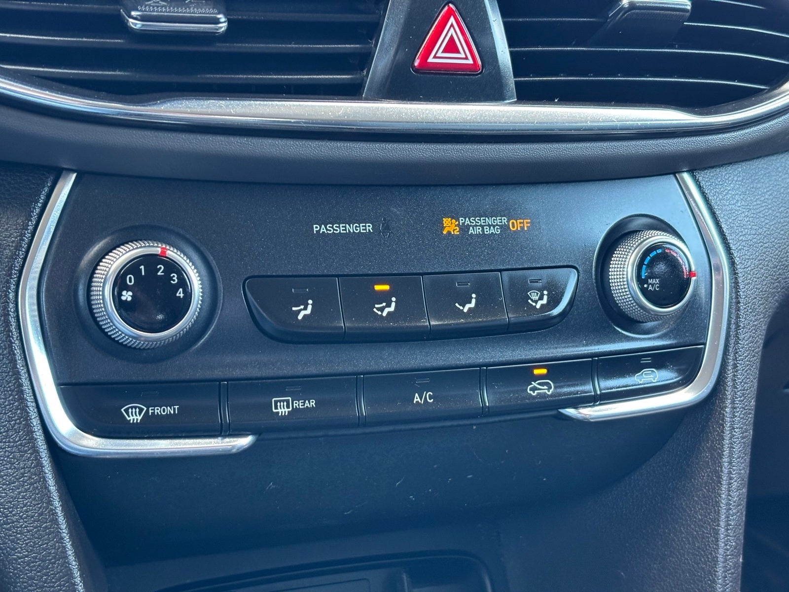 2019 Hyundai SANTA FE SE