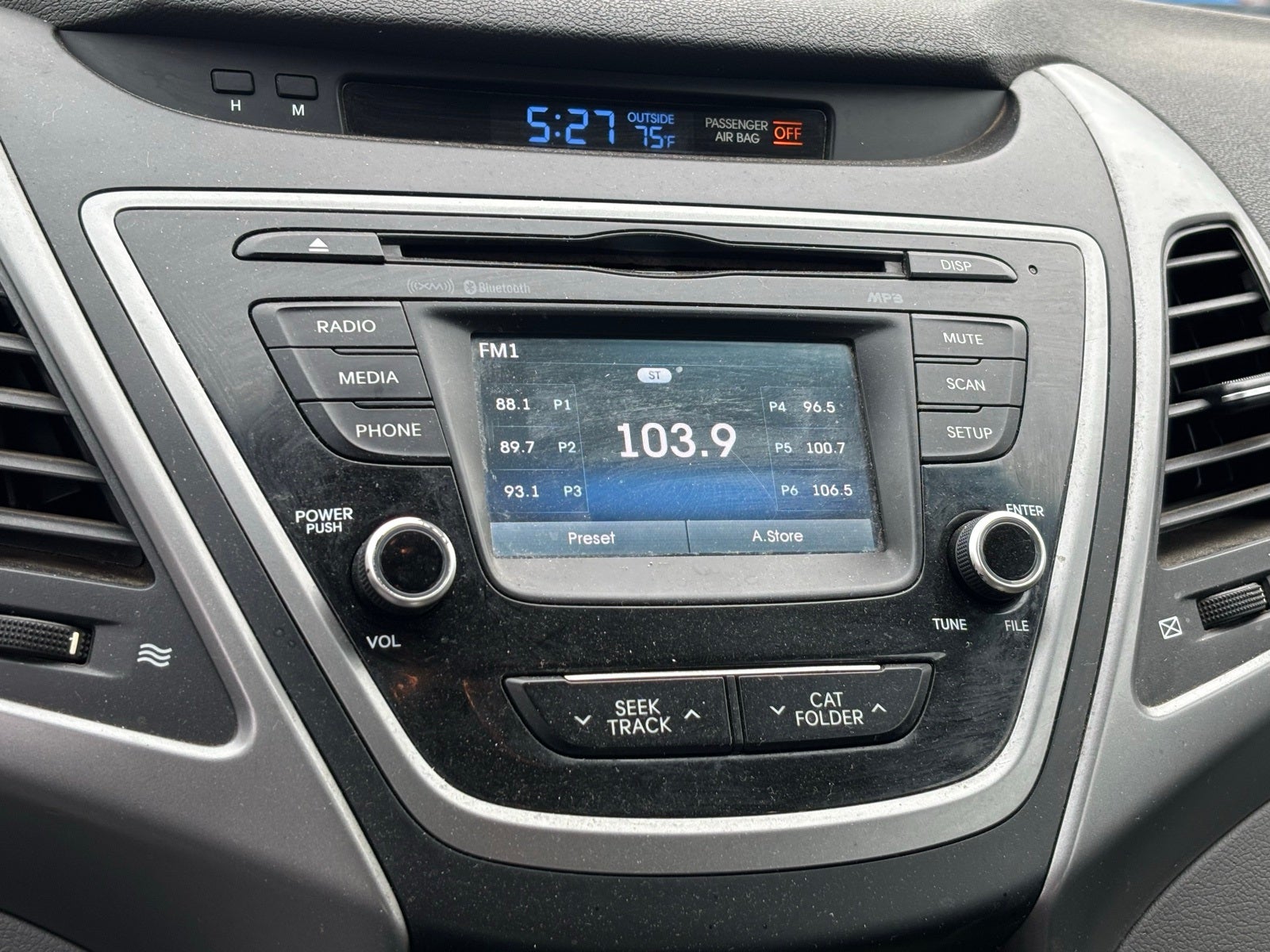 2015 Hyundai ELANTRA SE