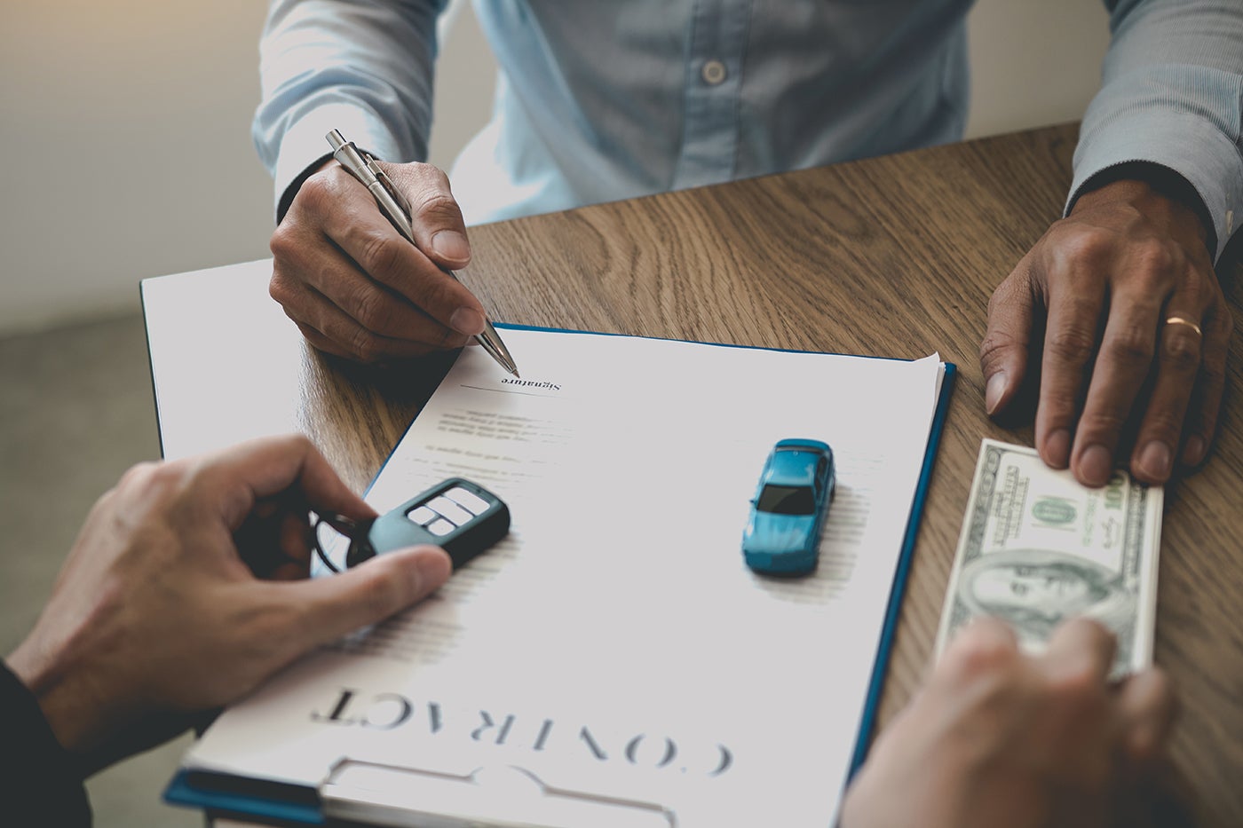 New Car Buyers are Signing a Contract